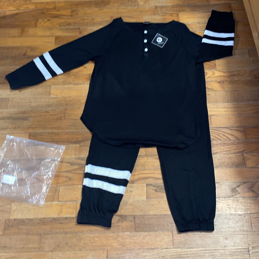 NWT Jogging pant& comfy Henley style top black with white stripes on right side